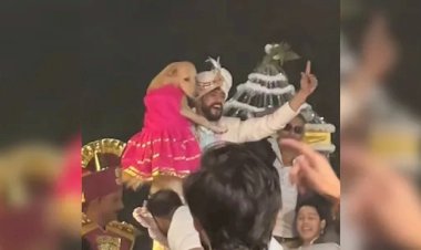 अपनी ही बारात में अपने पालतू कुत्ते को लहंगा पहनाकर ले गया पंजाबी दूल्हा