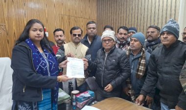 पत्रकार मुकेश चंद्राकर हत्या मामले को लेकर पत्रकार संगठनों ने निकाला मौन जुलूस