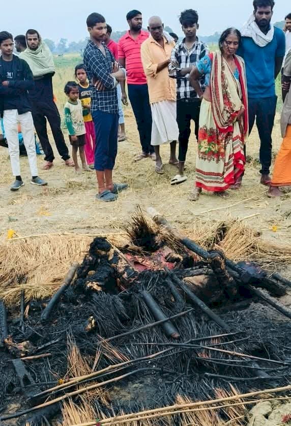 आकाशीय बिजली की चपेट में दंपति की मौत, तरबूज के खेत की कर रहे थे रखवाली