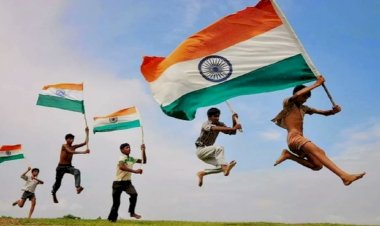 राष्ट्रीय ध्वज दिवस :  तिरंगे के आदर्शों को जीने का संकल्प